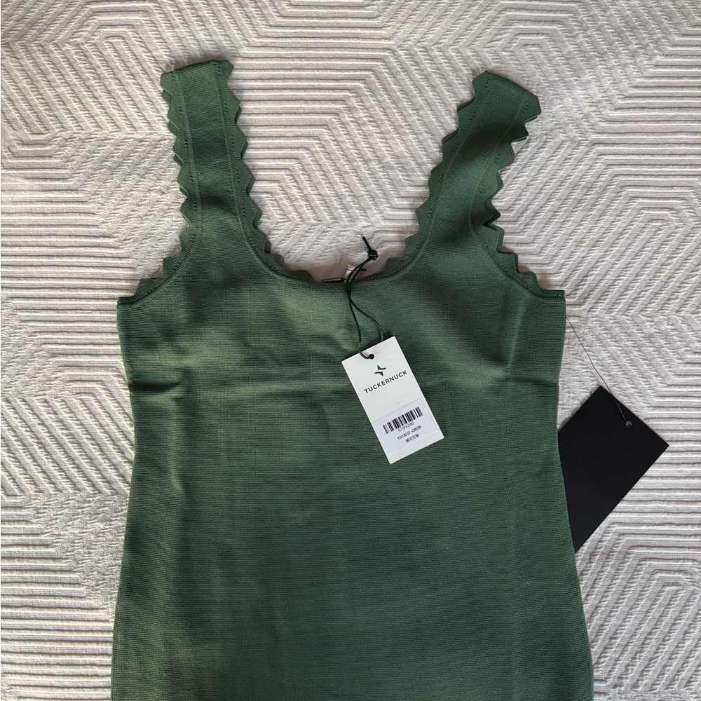 NWT Tuckernuck Scalloped Compression Tank - Picture 3 of 4